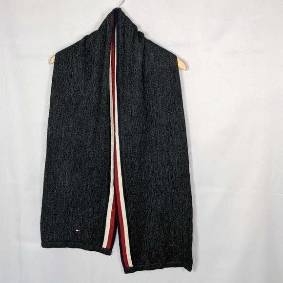 Tommy Hilfiger scarf - Picture 1 of 5